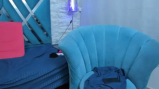 Emmagomez   online show from 02/19/25, 12:03