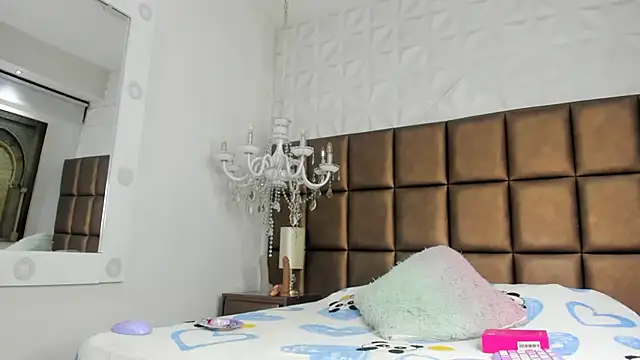 zoe taylorr1 online show from 10/02/25, 04:16