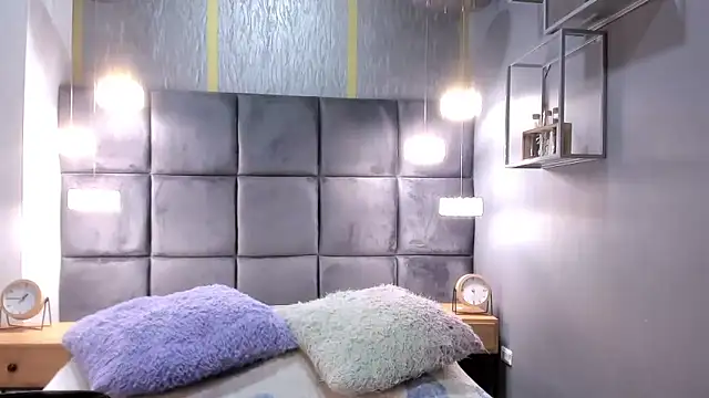 zoe taylorr1 online show from 11/14/25, 12:14