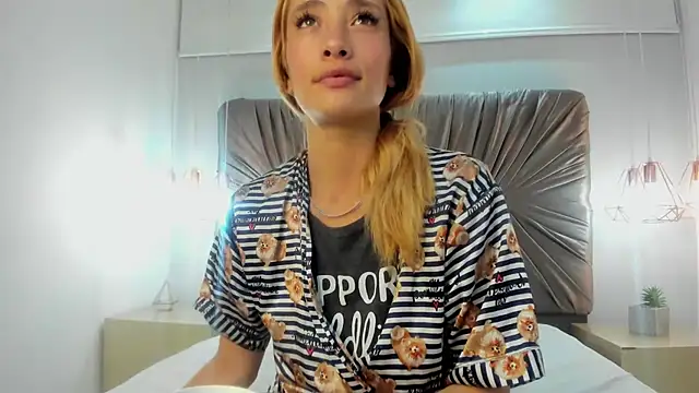 zoe taylorr1 online show from 02/25/25, 07:31