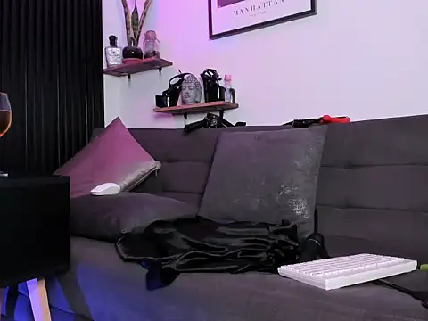SadieManson  online show from 06/07/26, 10:48