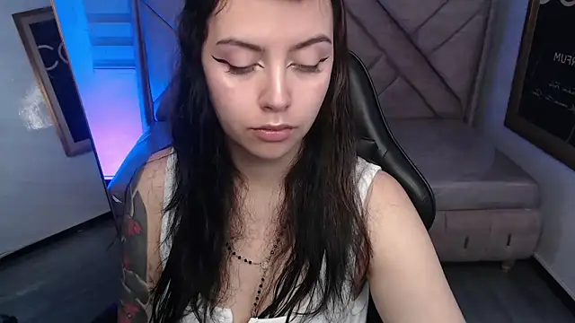 Snapshot of Hela_v chatting on 05/10/26, 01:04 Hela v online show from 05/10/26, 01:04
