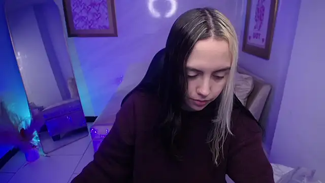 Snapshot of Hela_v chatting on 09/22/25, 01:06 Hela v online show from 09/22/25, 01:06