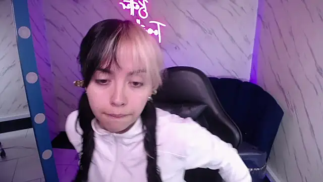 Snapshot of Hela_v chatting on 02/07/26, 01:08 Hela v online show from 02/07/26, 01:08