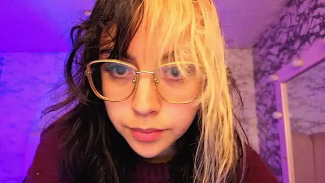 Hela v online show from 03/14/26, 12:11