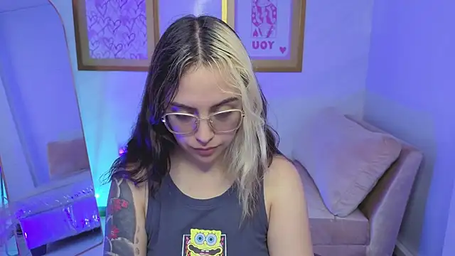 Snapshot of Hela_v chatting on 11/25/25, 07:58 Hela v online show from 11/25/25, 07:58