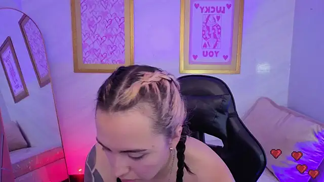 Snapshot of Hela_v chatting on 02/16/26, 08:07 Hela v online show from 02/16/26, 08:07