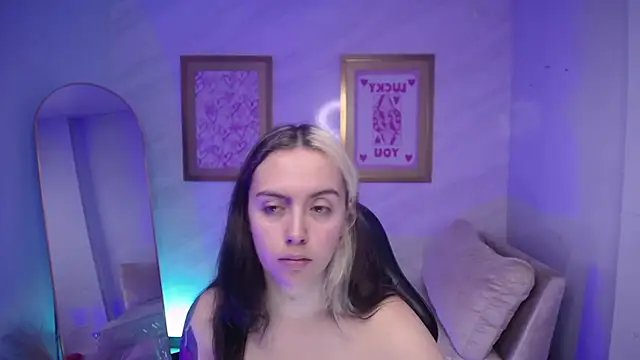 Snapshot of Hela_v chatting on 11/14/25, 08:01 Hela v online show from 11/14/25, 08:01