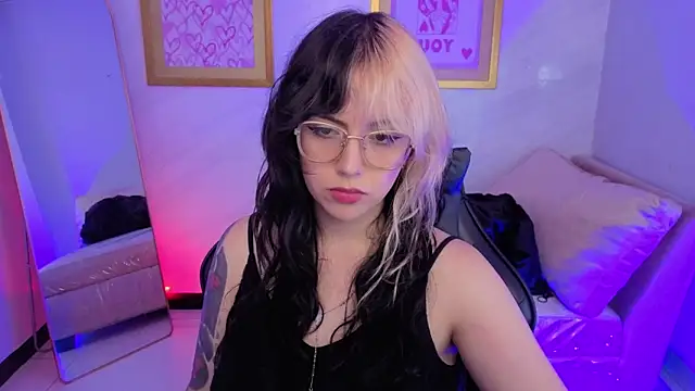 Snapshot of Hela_v chatting on 02/13/26, 08:09 Hela v online show from 02/13/26, 08:09