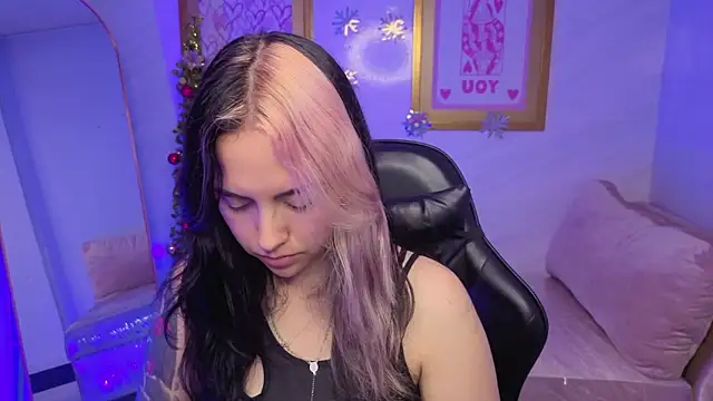 Snapshot of Hela_v chatting on 01/07/26, 08:14 Hela v online show from 01/07/26, 08:14