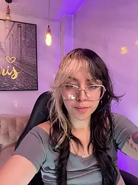 Hela v online show from 03/05/26, 01:30