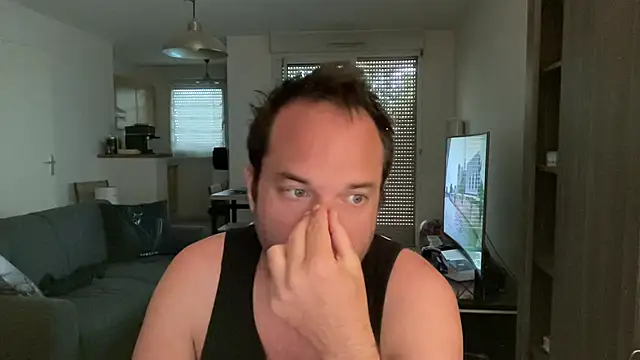 Snapshot of Funnyjul31 chatting on 05/17/26, 02:28 Funnyjul31 online show from 05/17/26, 02:28