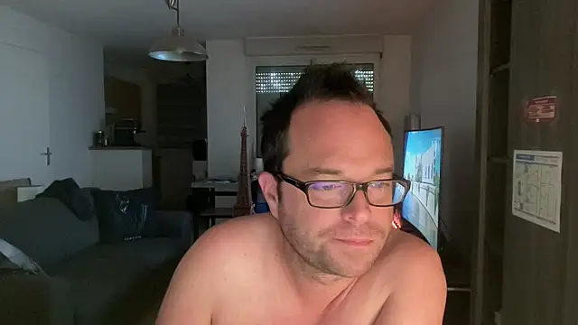 Snapshot of Funnyjul31 chatting on 05/08/26, 10:52 Funnyjul31 online show from 05/08/26, 10:52