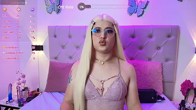 Snapshot of Alyssaa_Hunter chatting on 02/18/25, 01:32 Alyssaa Hunter online show from 02/18/25, 01:32