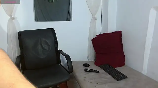 Luna-Naughty online show from 11/17/25, 09:08