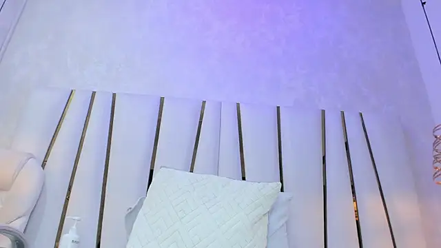 violet gray  online show from 05/25/26, 11:53