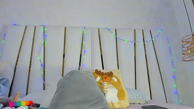 Snapshot of violet_gray_ chatting on 11/27/25, 11:43 violet gray online show from 11/27/25, 11:43