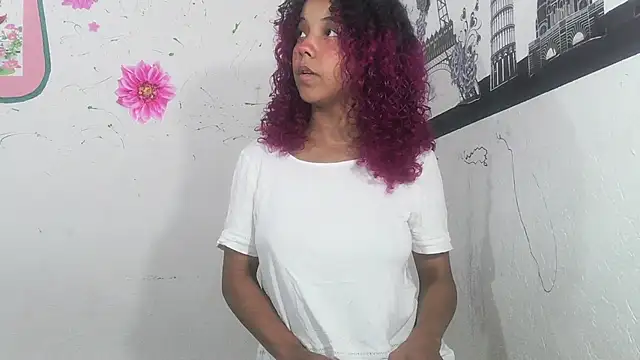 Snapshot of Lola-Pretty chatting on 03/04/25, 12:44 Lola-Pretty online show from 03/04/25, 12:44