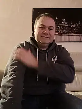 Snapshot of Pourleplasirs chatting on 02/03/25, 03:09 Pourleplasirs online show from 02/03/25, 03:09