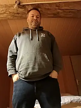 Snapshot of Pourleplasirs chatting on 03/06/25, 11:53 Pourleplasirs online show from 03/06/25, 11:53