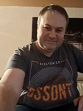 Snapshot of Pourleplasirs chatting on 02/15/25, 01:31 Pourleplasirs online show from 02/15/25, 01:31