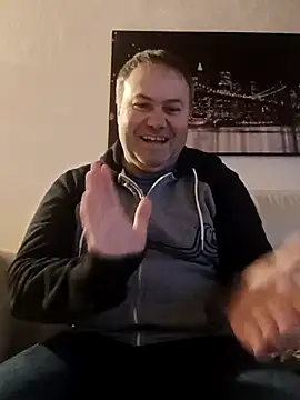 Snapshot of Pourleplasirs chatting on 02/15/25, 10:21 Pourleplasirs online show from 02/15/25, 10:21