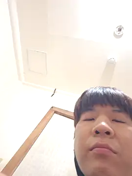 Tyyyggjju online show from 11/04/25, 11:36