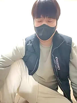 Tyyyggjju online show from 12/05/25, 01:53