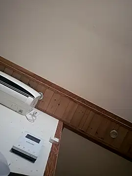 Tyyyggjju online show from 11/06/25, 10:41