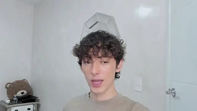 Snapshot of miketwink chatting on 02/17/26, 11:46 miketwink online show from 02/17/26, 11:46