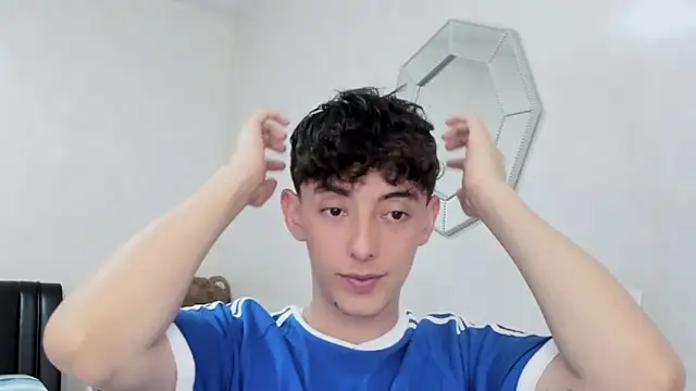 Snapshot of miketwink chatting on 03/03/26, 07:32 miketwink online show from 03/03/26, 07:32