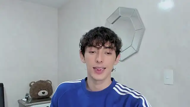 Snapshot of miketwink chatting on 02/10/26, 02:21 miketwink online show from 02/10/26, 02:21