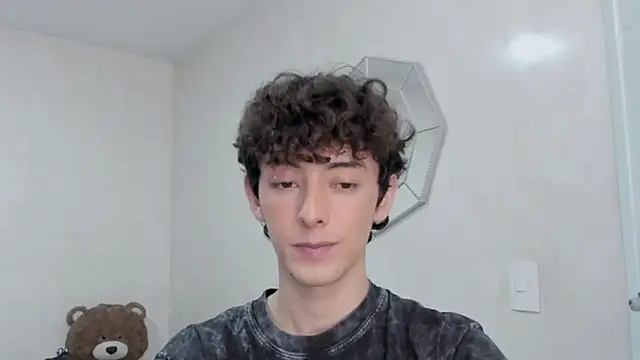 Snapshot of miketwink chatting on 02/06/26, 02:07 miketwink online show from 02/06/26, 02:07