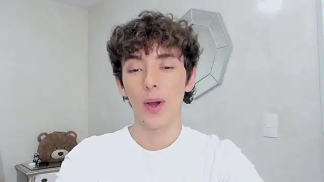 Snapshot of miketwink chatting on 02/07/26, 04:20 miketwink online show from 02/07/26, 04:20