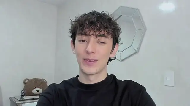 Snapshot of miketwink chatting on 02/03/26, 01:49 miketwink online show from 02/03/26, 01:49