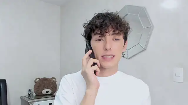 Snapshot of miketwink chatting on 02/11/26, 11:04 miketwink online show from 02/11/26, 11:04