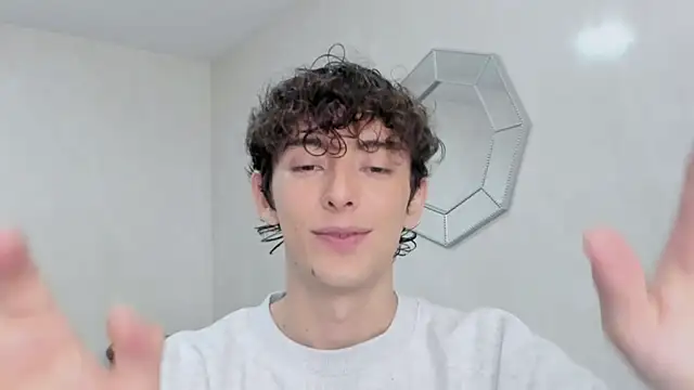 Snapshot of miketwink chatting on 02/11/26, 12:43 miketwink online show from 02/11/26, 12:43