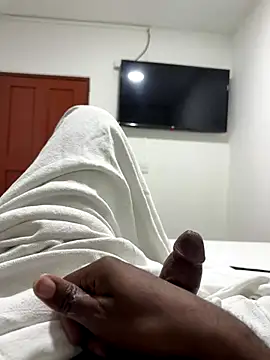 Snapshot of jhonnes_ chatting on 11/22/25, 05:06 jhonnes online show from 11/22/25, 05:06