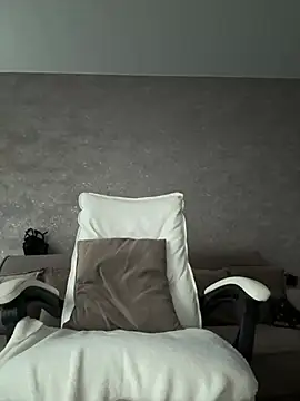 Snapshot of LillySquirtShot chatting on 07/12/26, 11:16 LillySquirtShot online show from 07/12/26, 11:16