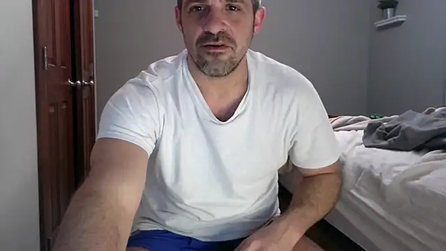 Snapshot of Troyt87 chatting on 02/19/26, 06:21 Troyt87 online show from 02/19/26, 06:21