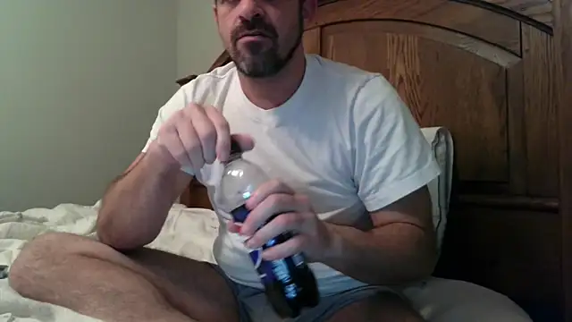 Snapshot of Troyt87 chatting on 12/16/25, 06:17 Troyt87 online show from 12/16/25, 06:17