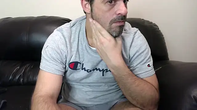 Snapshot of Troyt87 chatting on 12/04/25, 03:55 Troyt87 online show from 12/04/25, 03:55