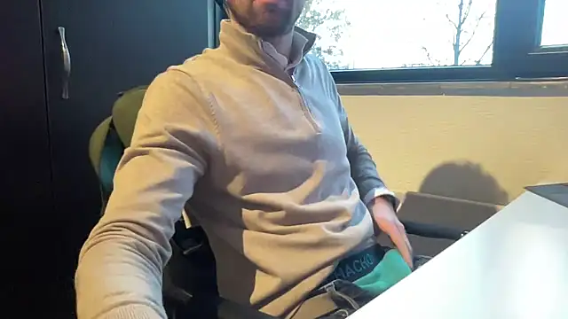 bullyboyy online show from 12/04/25, 03:11