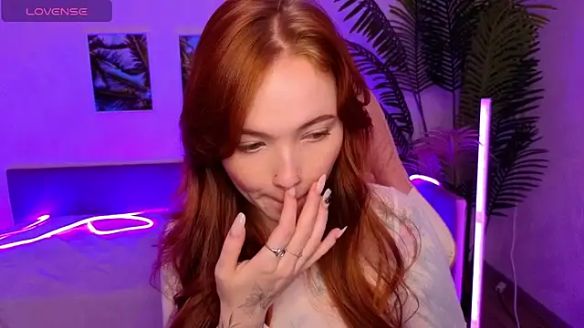 Maya Light online show from 10/19/25, 02:14