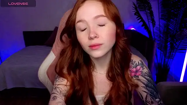 Maya Light online show from 04/12/26, 01:53