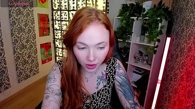 Maya Light online show from 10/06/25, 02:02