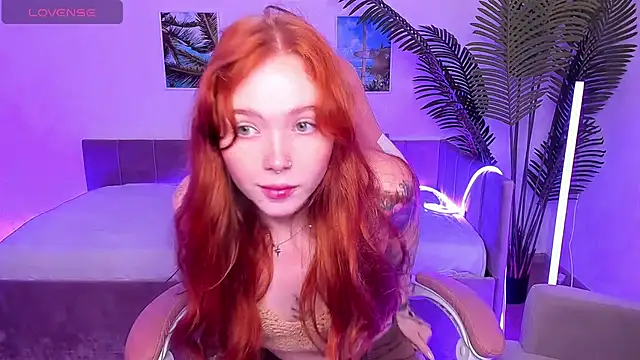 Maya Light online show from 09/27/25, 01:45