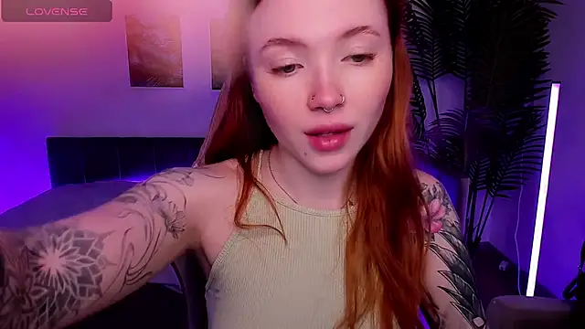 Maya Light online show from 10/01/25, 02:06