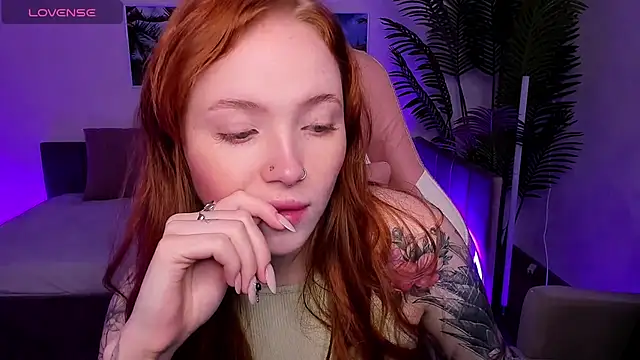 Maya Light online show from 10/05/25, 02:02