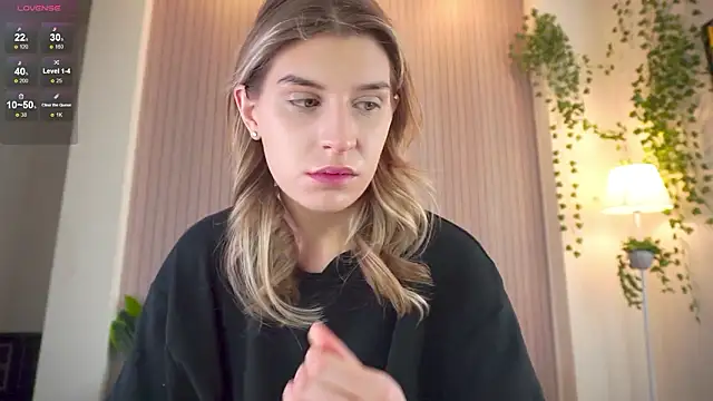 Snapshot of heartseduction chatting on 02/22/26, 08:28 heartseduction online show from 02/22/26, 08:28